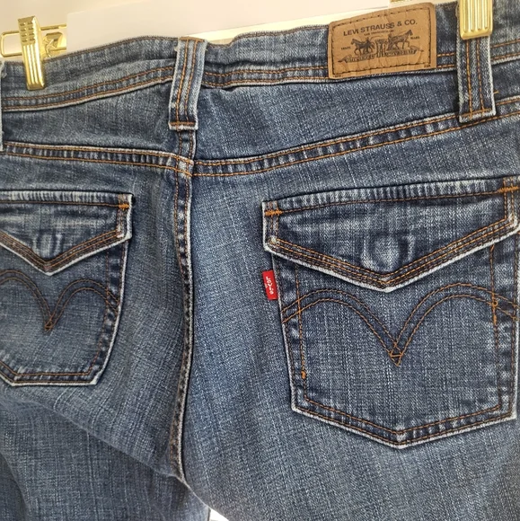 Levi's Women's Classic Denim Jeans 542 - Picture 1 of 7